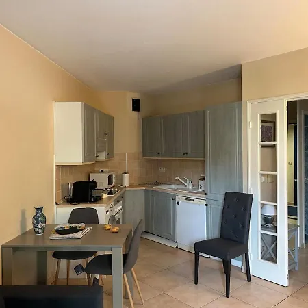 One-bedroom With A Cozy Terrace Beachfront, Center, Parking Διαμέρισμα