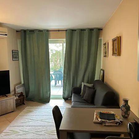 One-bedroom With A Cozy Terrace Beachfront, Center, Parking Menton