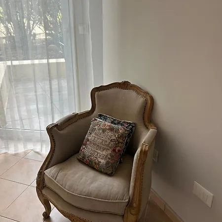 One-bedroom With A Cozy Terrace Beachfront, Center, Parking Apartment